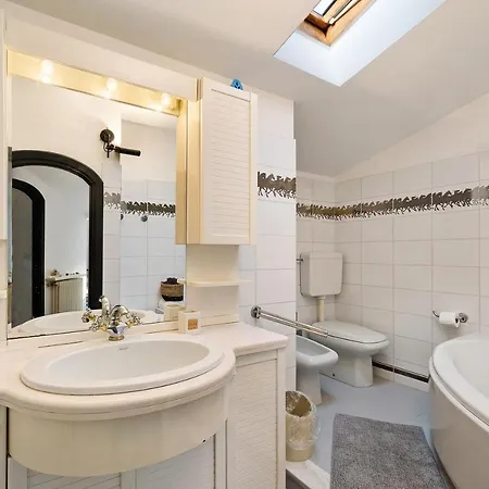 Mansarda Riviera 1931 Apartment Finale Ligure